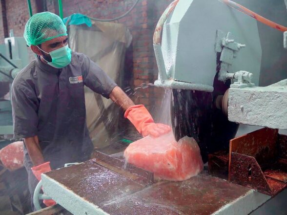 From Nature to Table: The Artistry of Our Organic Himalayan Edible Salt Supplier  