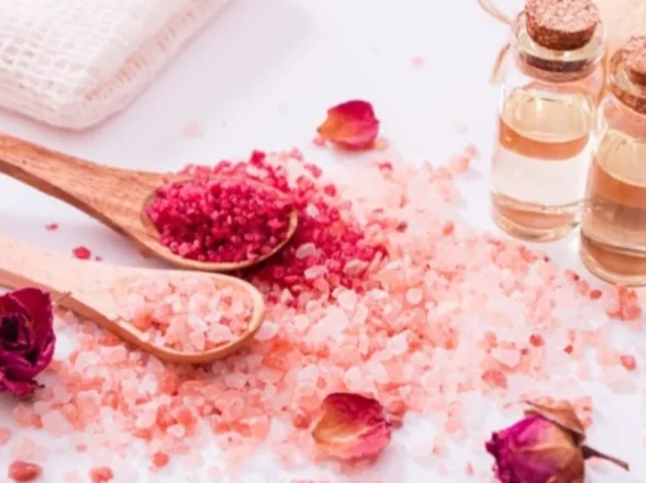 Luxury Unleashed: Dive into Relaxation with Our Pink Salt for Bath